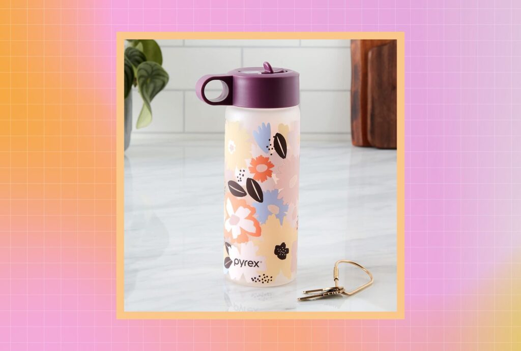 This Pyrex Glass Water Bottle Has a Color-Changing Design