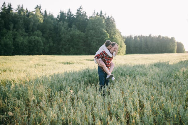 How Couples' Relationship Feedback Loops Improve Mental Health