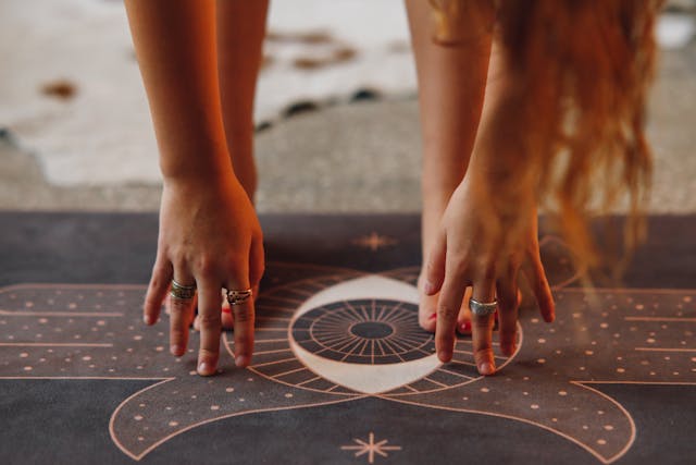 Why Mindfulness Isn’t About Clearing Your Mind (And What To Try Instead When You’re Anxious)